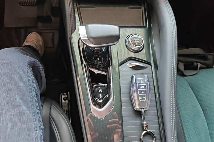 Used Geely Auto Monjaro L 2021 2.0TD DCT EVO Two-Wheel Drive Smart Luxury Version Gear Lever