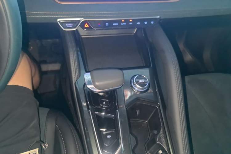 Used Geely Auto Monjaro L 2021 2.0TD High-Power Automatic All-Wheel Drive Luxury Version Gear Lever