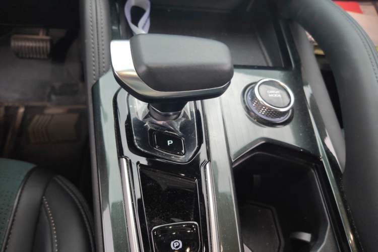 Used Geely Auto Monjaro L 2021 2.0TD DCT EVO Two-Wheel Drive Prestige Version Gear Lever