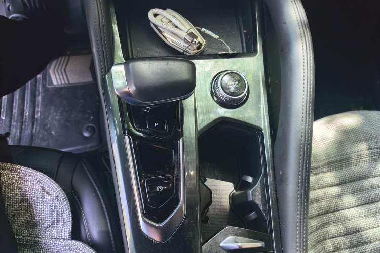 Used Geely Auto Monjaro L 2021 2.0TD DCT EVO Two-Wheel Drive Luxury Version Gear Lever