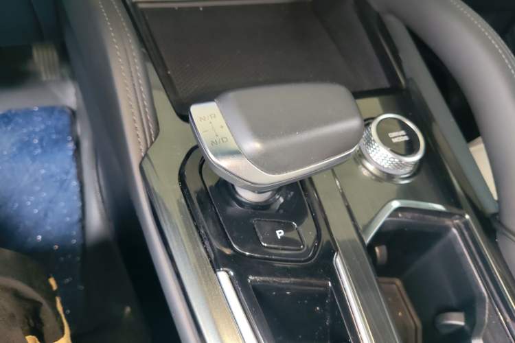 Used Geely Auto Monjaro L 2021 2.0TD DCT EVO Two-Wheel Drive Prestige Version Gear Lever