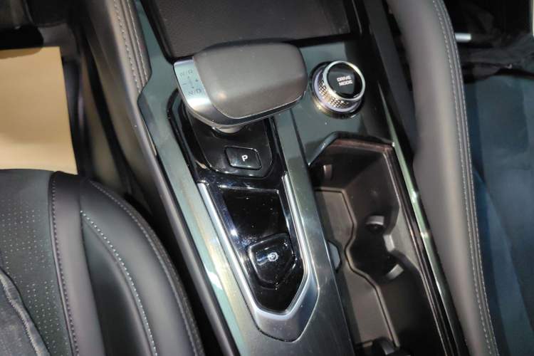 Used Geely Auto Monjaro L 2021 2.0TD DCT EVO Two-Wheel Drive Prestige Version Gear Lever