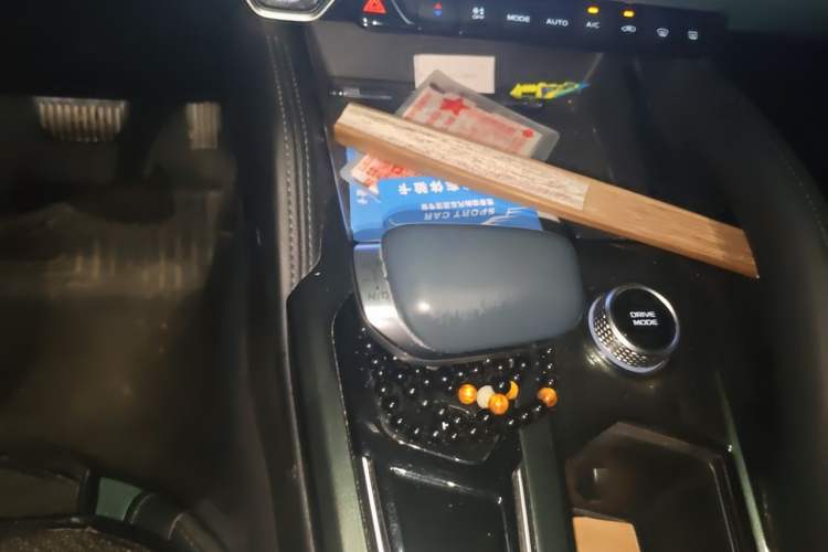 Used Geely Auto Monjaro L 2021 2.0TD DCT EVO Two-Wheel Drive Prestige Version Gear Lever