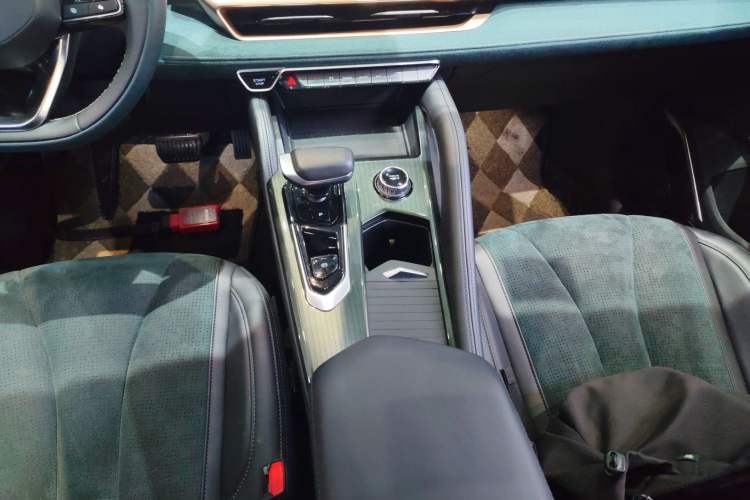 Used Geely Auto Monjaro L 2021 2.0TD DCT EVO Two-Wheel Drive Prestige Version Gear Lever