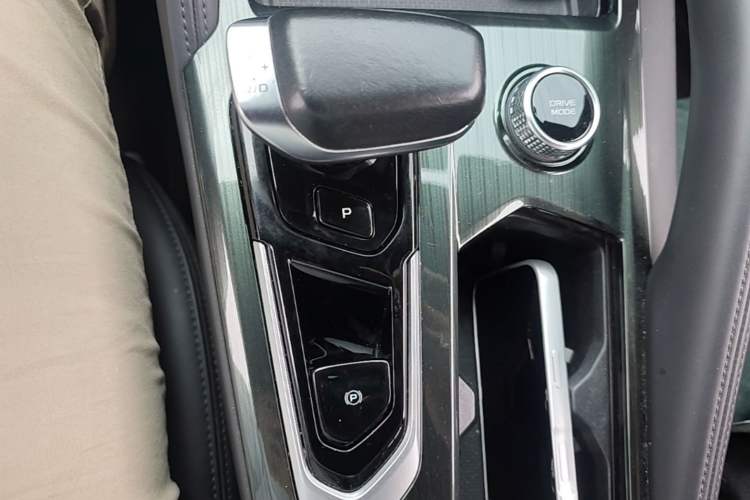 Used Geely Auto Monjaro L 2021 2.0TD DCT EVO Two-Wheel Drive Prestige Version Gear Lever