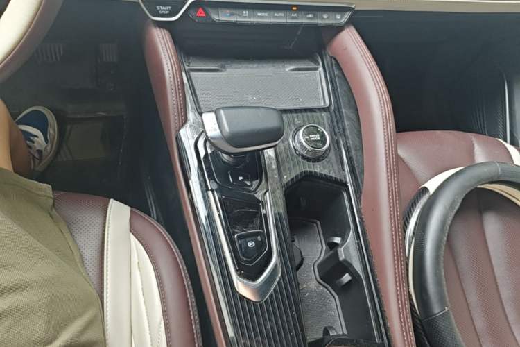 Used Geely Auto Monjaro L 2021 2.0TD DCT EVO Two-Wheel Drive Smart Luxury Version Gear Lever