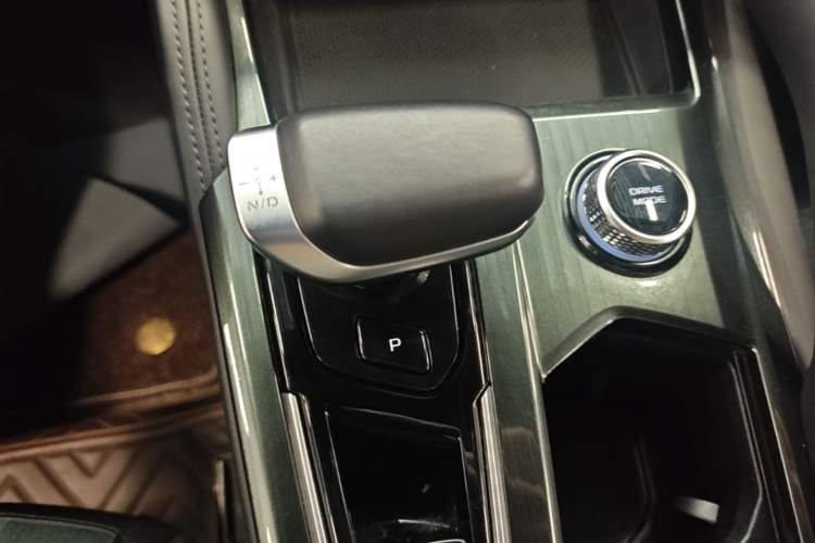 Used Geely Auto Monjaro L 2021 2.0TD DCT EVO Two-Wheel Drive Prestige Version Gear Lever