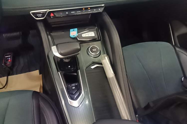 Used Geely Auto Monjaro L 2021 2.0TD DCT EVO Two-Wheel-Drive Flagship Version Gear Lever