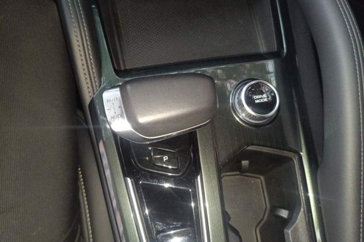 Used Geely Auto Monjaro L 2021 2.0TD DCT EVO Two-Wheel Drive Prestige Version Gear Lever