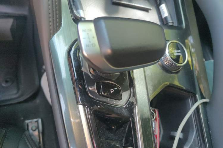 Used Geely Auto Monjaro L 2021 2.0TD DCT EVO Two-Wheel Drive Prestige Version Gear Lever