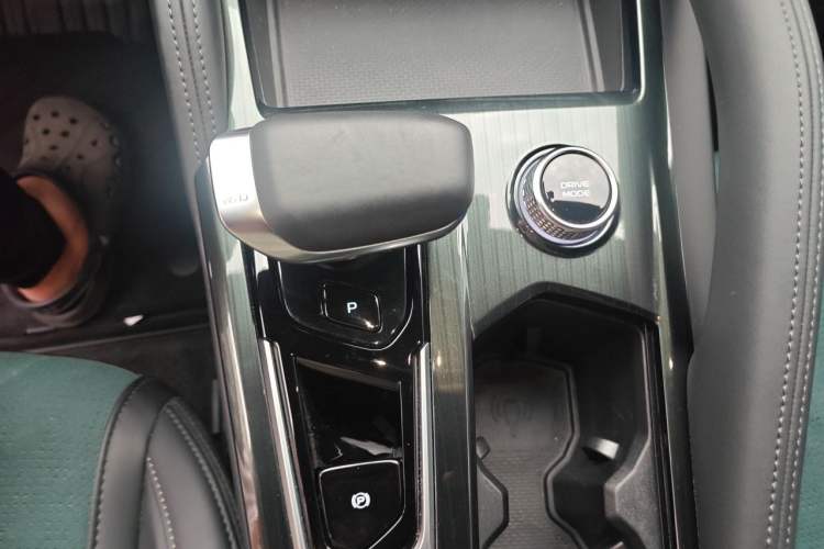 Used Geely Auto Monjaro L 2021 2.0TD DCT EVO Two-Wheel Drive Prestige Version Gear Lever
