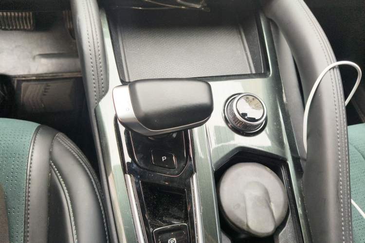 Used Geely Auto Monjaro L 2021 2.0TD High-Power Automatic All-Wheel Drive Luxury Version Gear Lever