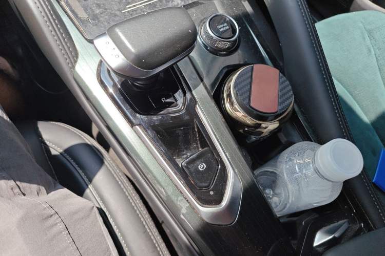 Used Geely Auto Monjaro L 2021 2.0TD DCT EVO Two-Wheel Drive Prestige Version Gear Lever