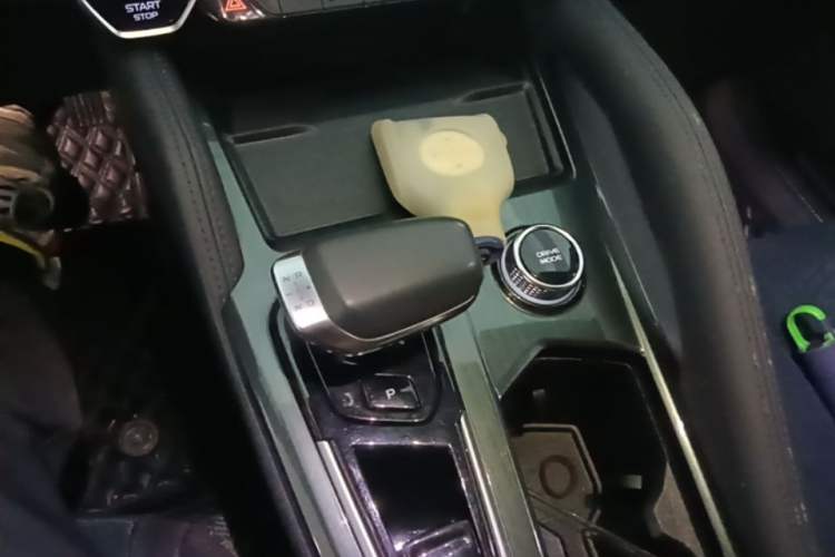Used Geely Auto Monjaro L 2021 2.0TD DCT EVO Two-Wheel Drive Smart Luxury Version Gear Lever