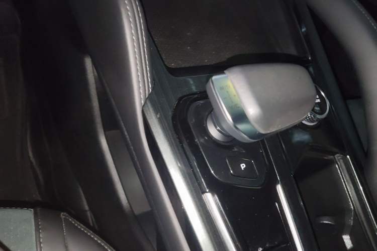 Used Geely Auto Monjaro L 2021 2.0TD DCT EVO Two-Wheel Drive Prestige Version Gear Lever