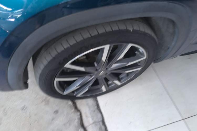 Used Geely Auto Monjaro L 2021 2.0TD High-Power Automatic All-Wheel Drive Luxury Version Left Front Wheel Hub