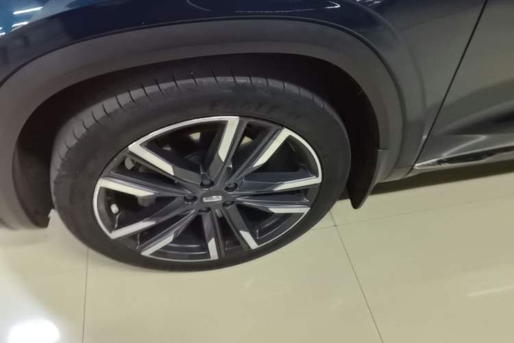 Used Geely Auto Monjaro L 2021 2.0TD DCT EVO Two-Wheel Drive Prestige Version Left Front Wheel Hub