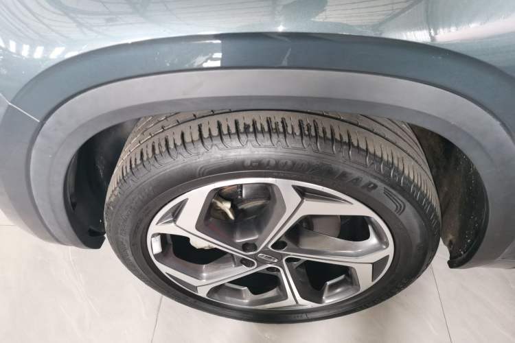 Used Geely Auto Monjaro L 2021 2.0TD DCT EVO Two-Wheel Drive Prestige Version Left Front Wheel Hub