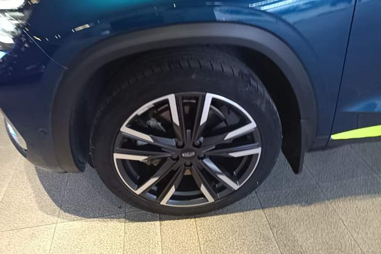 Used Geely Auto Monjaro L 2021 2.0TD High-Power Automatic All-Wheel-Drive Flagship Version Left Front Wheel Hub