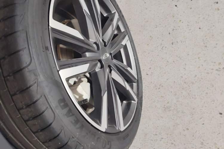 Used Geely Auto Monjaro L 2021 2.0TD DCT EVO Two-Wheel Drive Prestige Version Left Front Wheel Hub