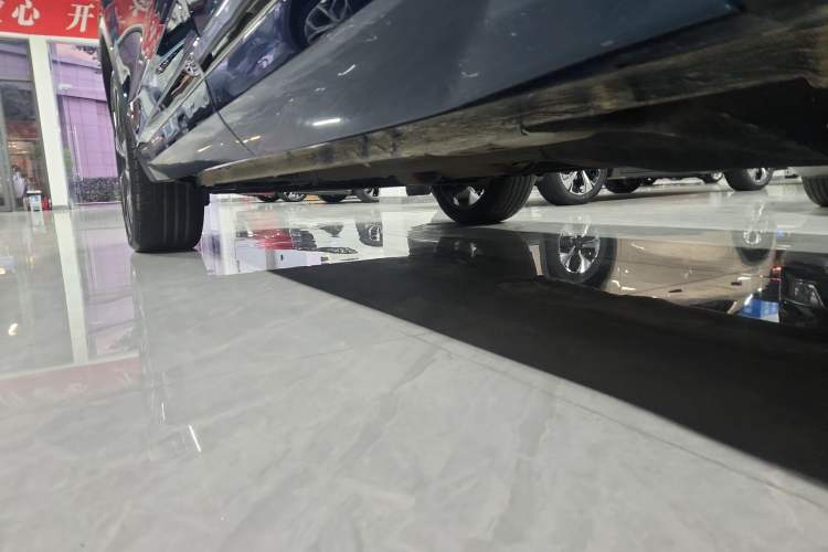 Used Geely Auto Monjaro L 2021 2.0TD DCT EVO Two-Wheel Drive Prestige Version Left Side Sill