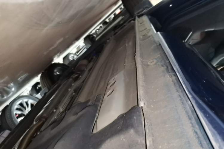Used Geely Auto Monjaro L 2021 2.0TD High-Power Automatic All-Wheel-Drive Flagship Version Left Side Sill