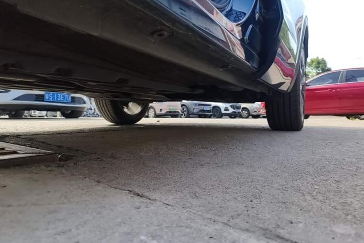 Used Geely Auto Monjaro L 2021 2.0TD DCT EVO Two-Wheel Drive Prestige Version Left Side Sill