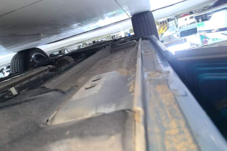 Used Geely Auto Monjaro L 2021 2.0TD High-Power Automatic All-Wheel Drive Luxury Version Left Side Sill