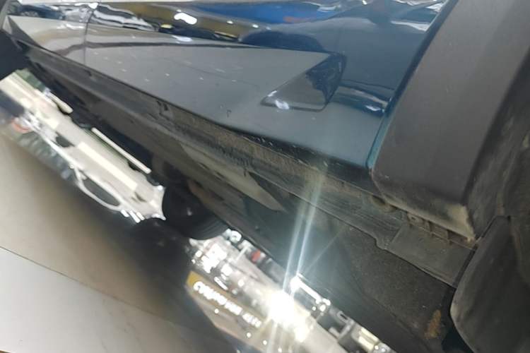 Used Geely Auto Monjaro L 2021 2.0TD High-Power Automatic All-Wheel Drive Luxury Version Left Side Sill