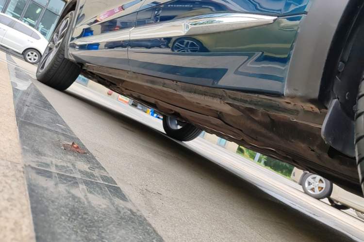 Used Geely Auto Monjaro L 2021 2.0TD High-Power Automatic All-Wheel Drive Luxury Version Left Side Sill