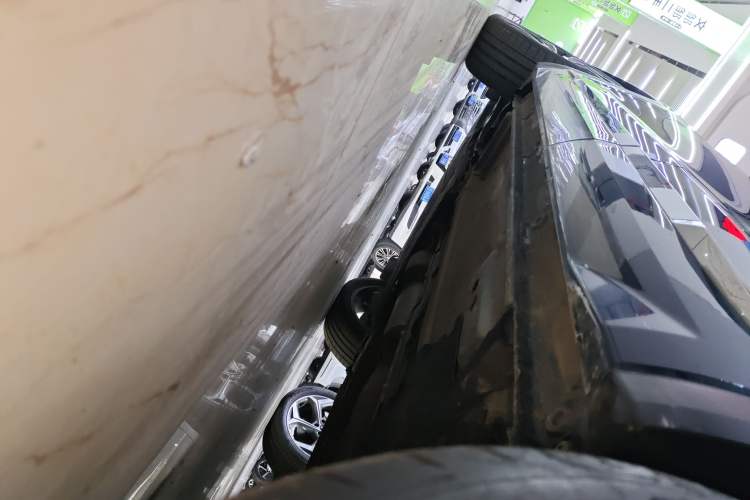 Used Geely Auto Monjaro L 2021 2.0TD DCT EVO Two-Wheel Drive Prestige Version Left Side Sill