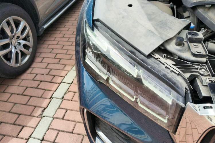 Used Geely Auto Monjaro L 2021 2.0TD High-Power Automatic All-Wheel Drive Luxury Version Right Front Headlight