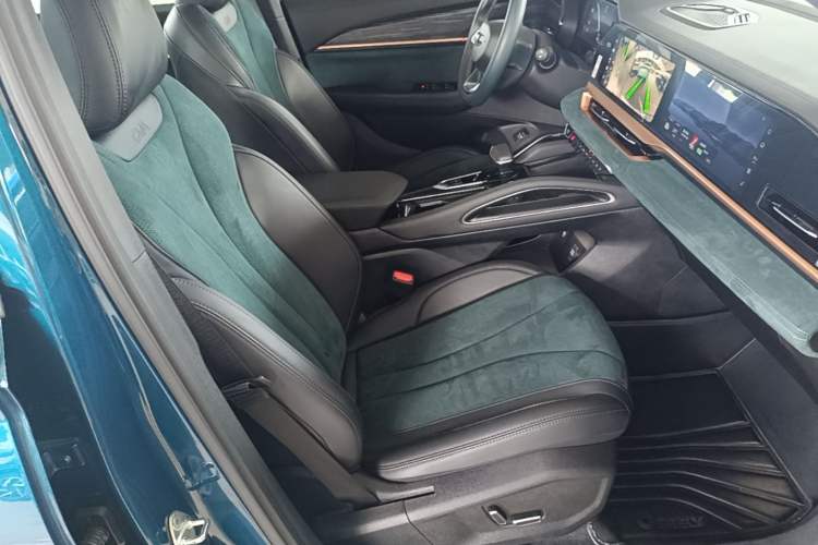 Used Geely Auto Monjaro L 2021 2.0TD High-Power Automatic All-Wheel Drive Luxury Version Right Front Seat