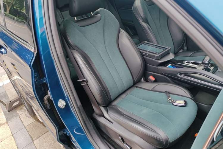 Used Geely Auto Monjaro L 2021 2.0TD High-Power Automatic All-Wheel Drive Luxury Version Right Front Seat