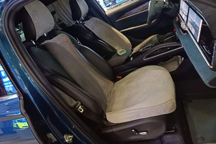 Used Geely Auto Monjaro L 2021 2.0TD High-Power Automatic All-Wheel-Drive Flagship Version Right Front Seat