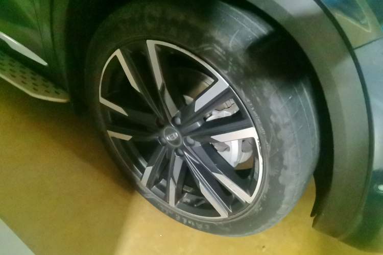Used Geely Auto Monjaro L 2021 2.0TD DCT EVO Two-Wheel-Drive Flagship Version Right Front Wheel Hub