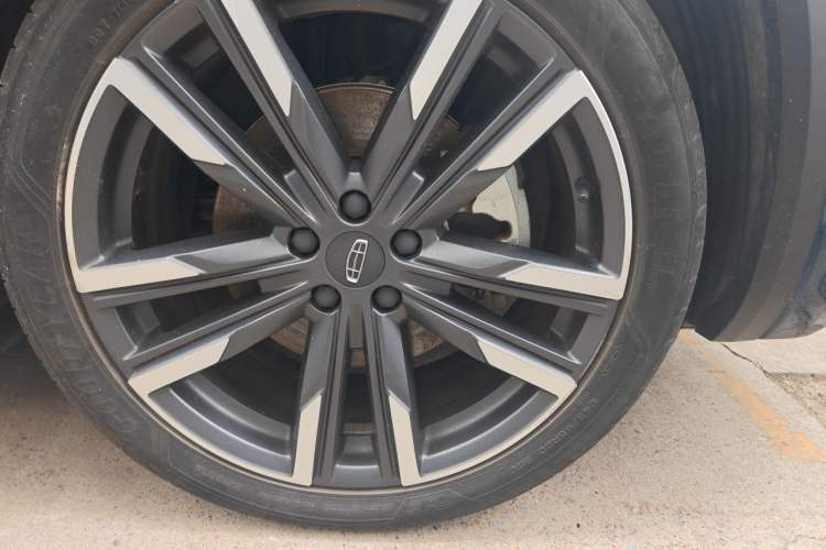 Used Geely Auto Monjaro L 2021 2.0TD DCT EVO Two-Wheel Drive Prestige Version Right Front Wheel Hub