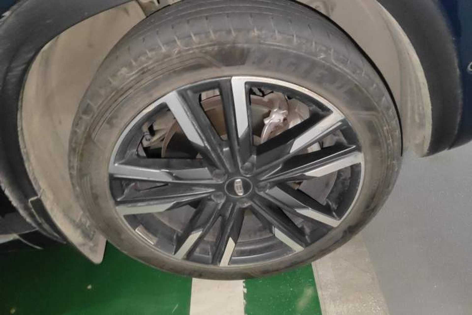 Used Geely Auto Monjaro L 2021 2.0TD High-Power Automatic All-Wheel-Drive Flagship Version Right Front Wheel Hub