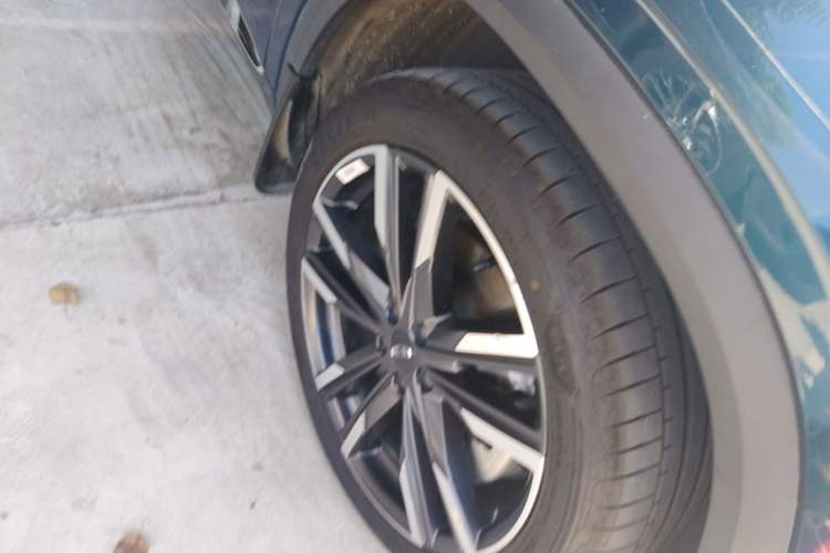 Used Geely Auto Monjaro L 2021 2.0TD High-Power Automatic All-Wheel Drive Luxury Version Right Front Wheel Hub