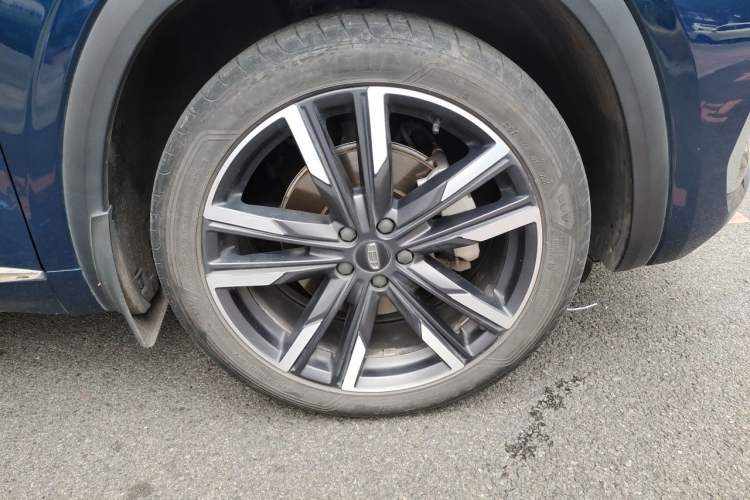 Used Geely Auto Monjaro L 2021 2.0TD DCT EVO Two-Wheel Drive Prestige Version Right Front Wheel Hub