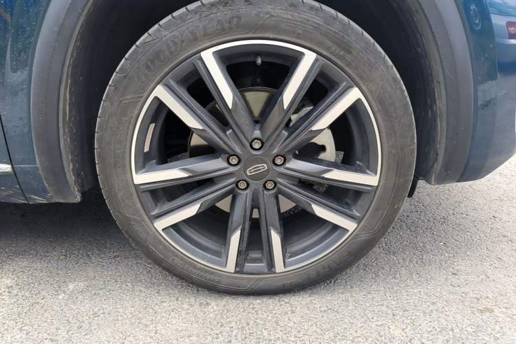 Used Geely Auto Monjaro L 2021 2.0TD DCT EVO Two-Wheel Drive Prestige Version Right Front Wheel Hub