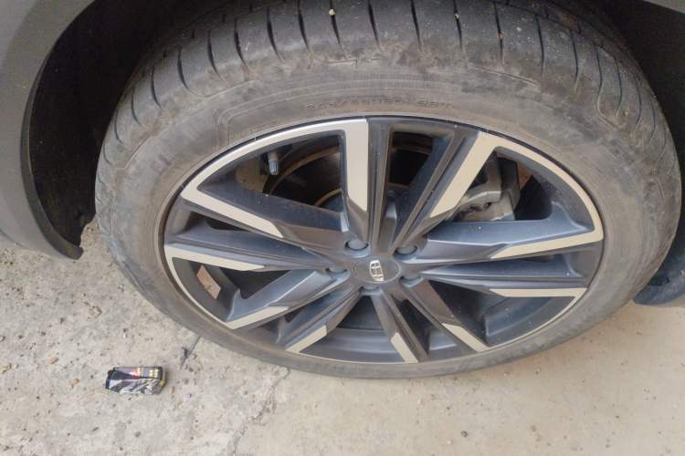 Used Geely Auto Monjaro L 2021 2.0TD DCT EVO Two-Wheel Drive Prestige Version Right Front Wheel Hub