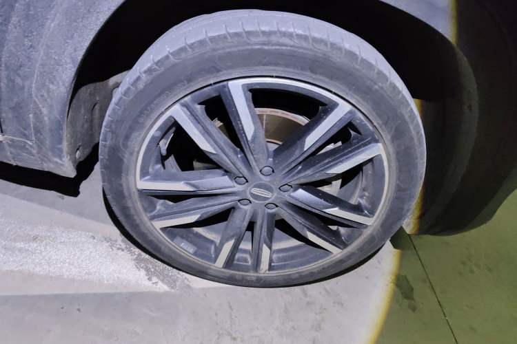 Used Geely Auto Monjaro L 2021 2.0TD DCT EVO Two-Wheel-Drive Flagship Version Right Front Wheel Hub