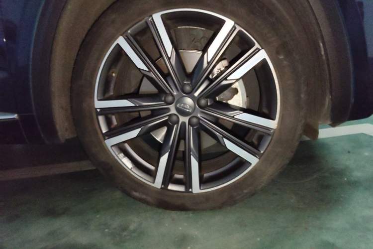 Used Geely Auto Monjaro L 2021 2.0TD DCT EVO Two-Wheel Drive Prestige Version Right Front Wheel Hub