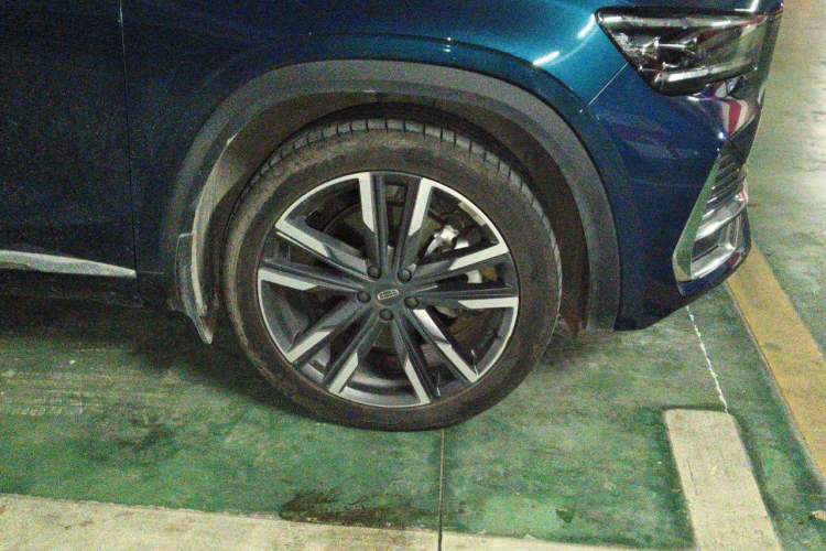 Used Geely Auto Monjaro L 2021 2.0TD High-Power Automatic All-Wheel Drive Luxury Version Right Front Wheel Hub