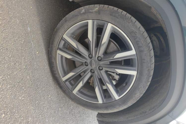 Used Geely Auto Monjaro L 2021 2.0TD High-Power Automatic All-Wheel-Drive Flagship Version Right Front Wheel Hub