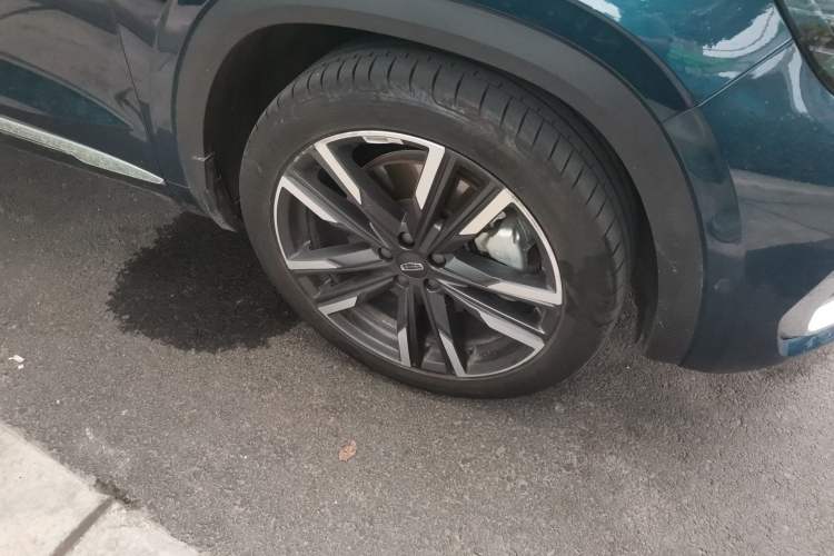 Used Geely Auto Monjaro L 2021 2.0TD High-Power Automatic All-Wheel-Drive Flagship Version Right Front Wheel Hub