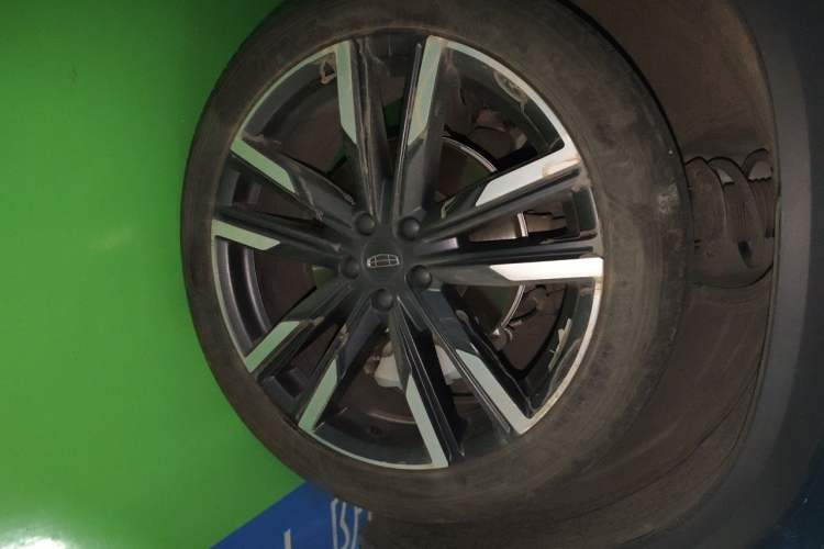 Used Geely Auto Monjaro L 2021 2.0TD DCT EVO Two-Wheel Drive Prestige Version Right Front Wheel Hub