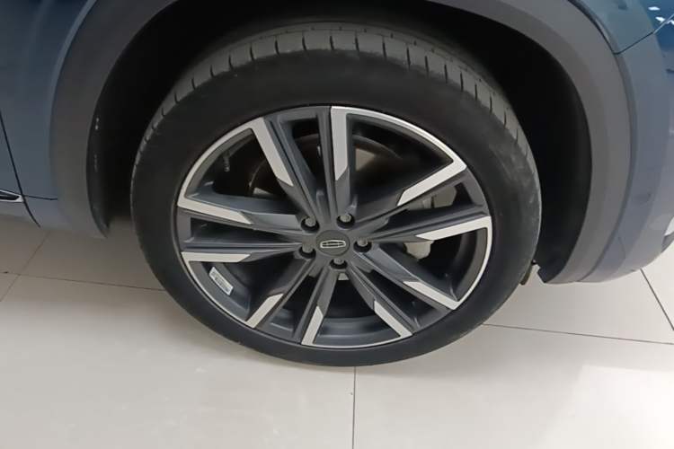 Used Geely Auto Monjaro L 2021 2.0TD DCT EVO Two-Wheel Drive Smart Luxury Version Right Front Wheel Hub