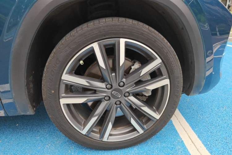 Used Geely Auto Monjaro L 2021 2.0TD High-Power Automatic All-Wheel-Drive Flagship Version Right Front Wheel Hub